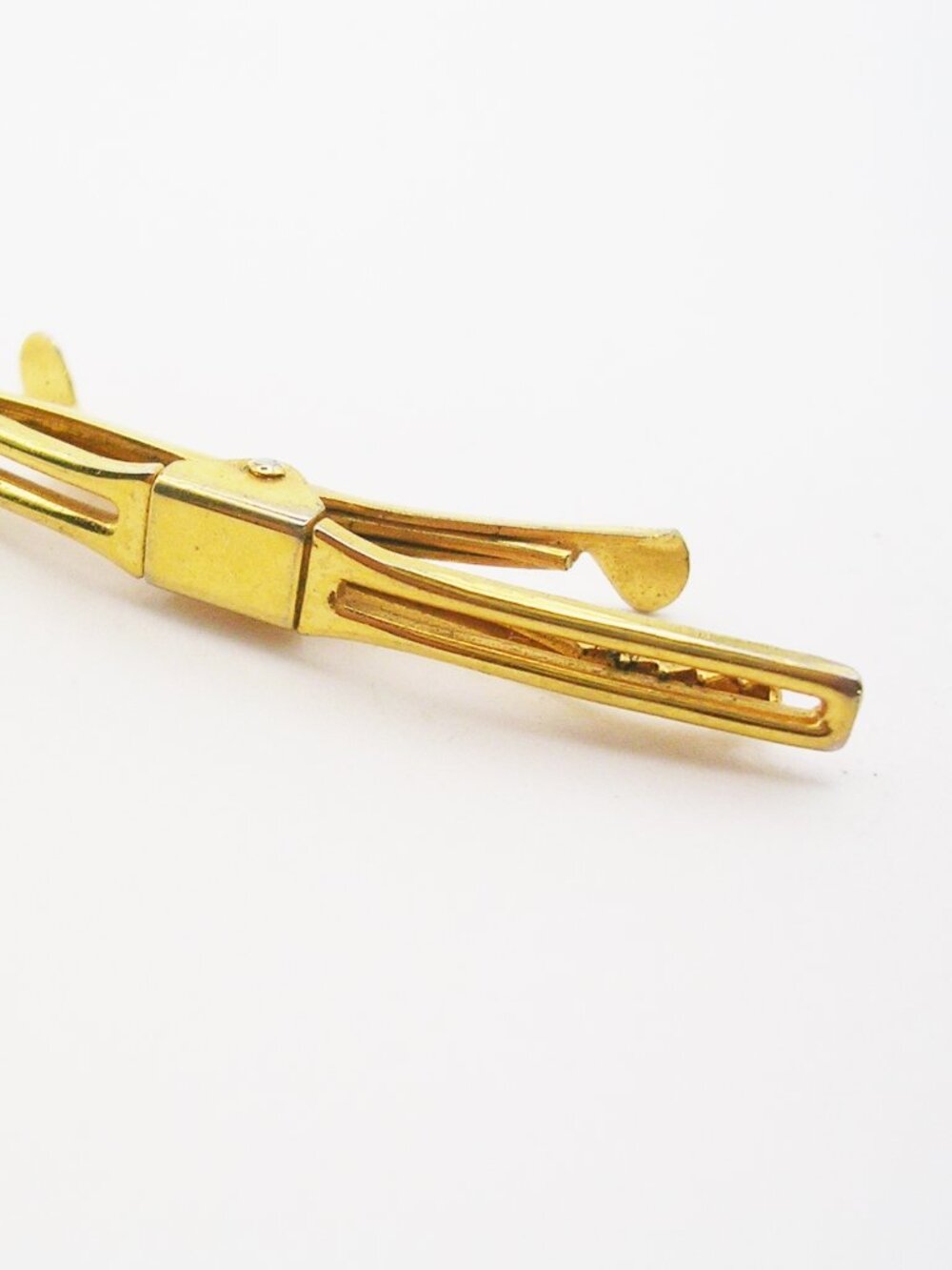 The Vintage Collar Bar is a classic piece of men's jewelry perfect for formal oc